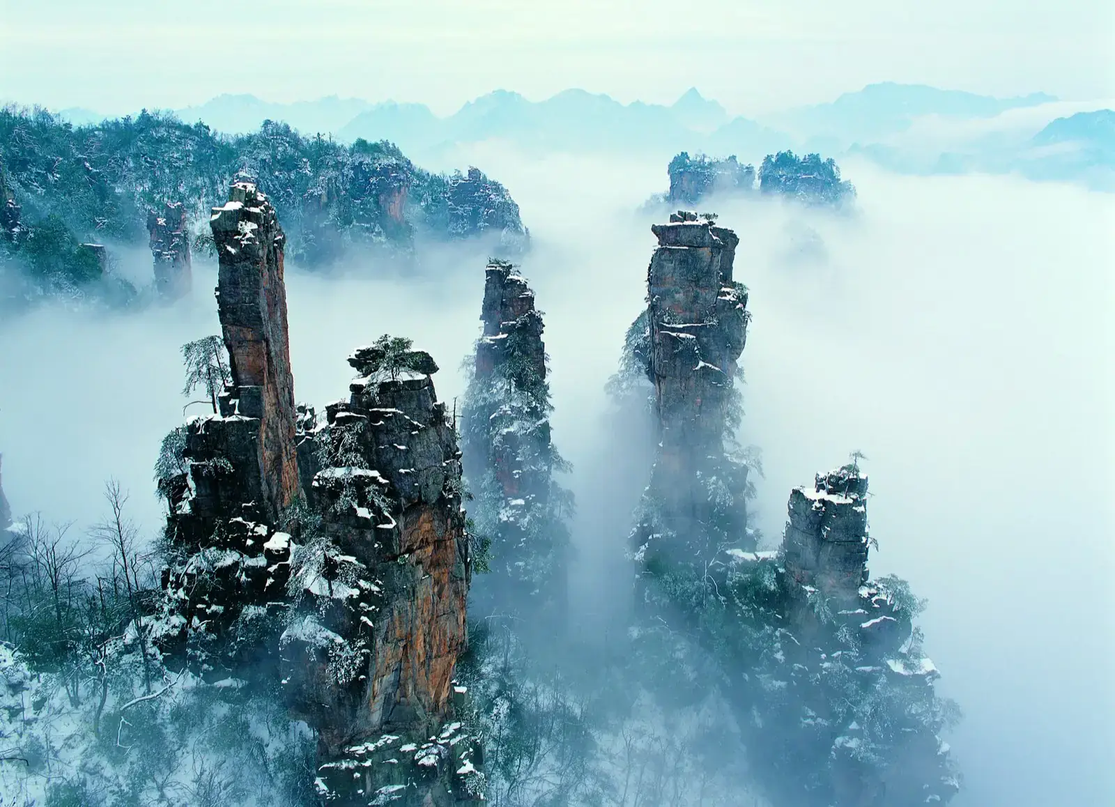 Clouds pouring over Tianzi ridge