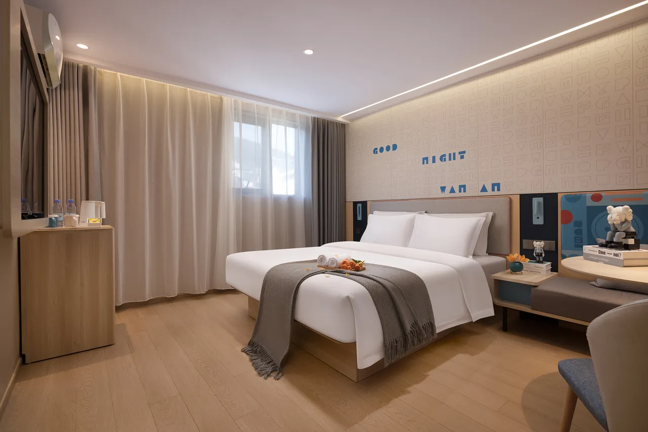 Zero-Pressure King room