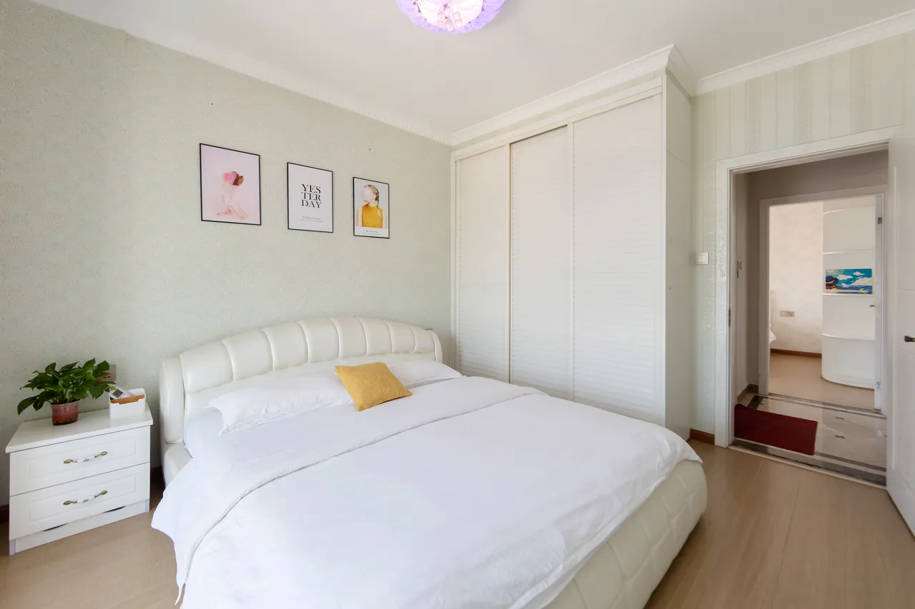 Deluxe King Suite room