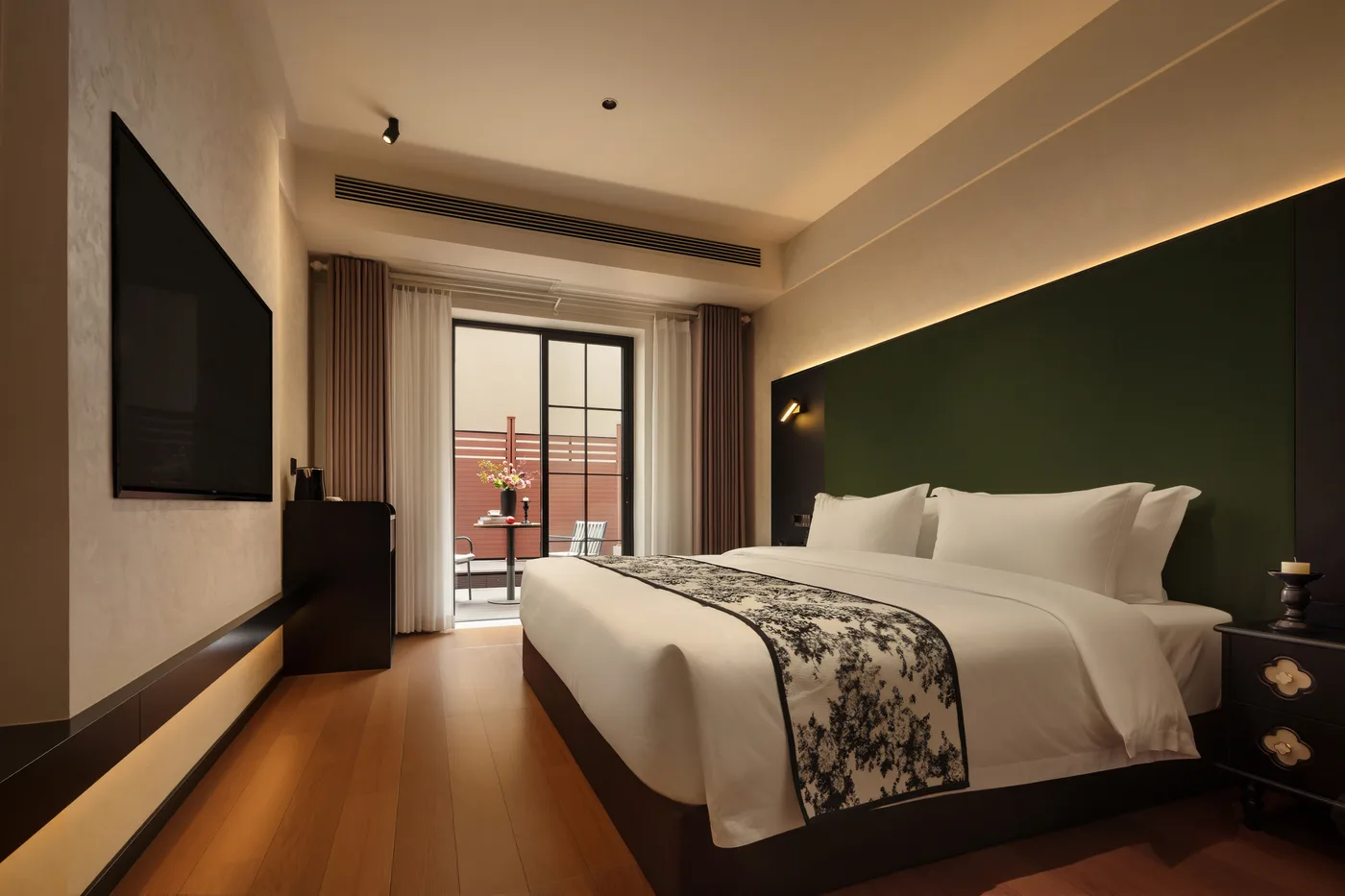 Courtyard King terrace room